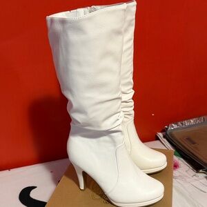 White Knee-High Women's Boots sz 5.5 Nwb  (3.5" heal)